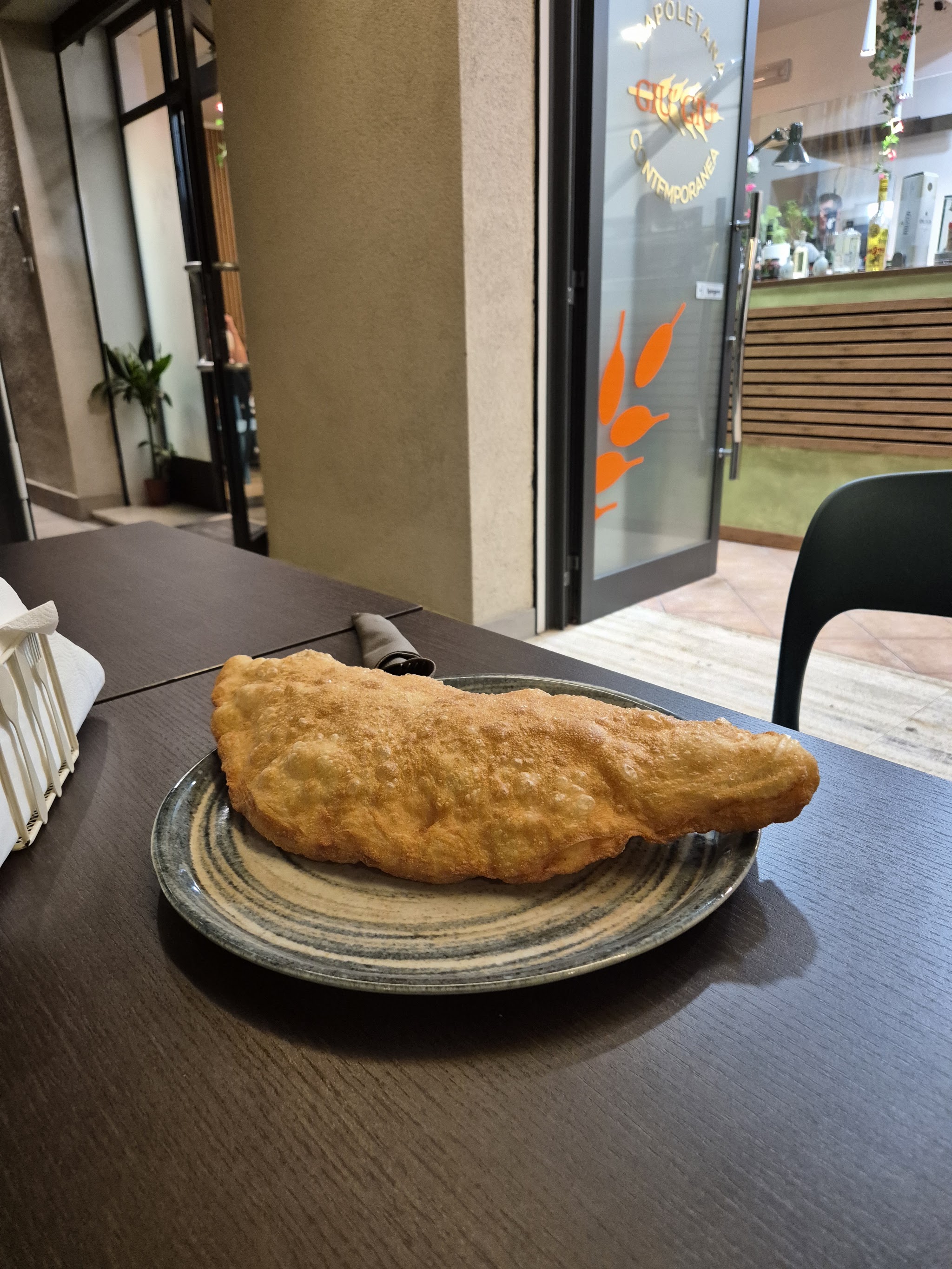 Pizza servita da GIÙ GIÙ
